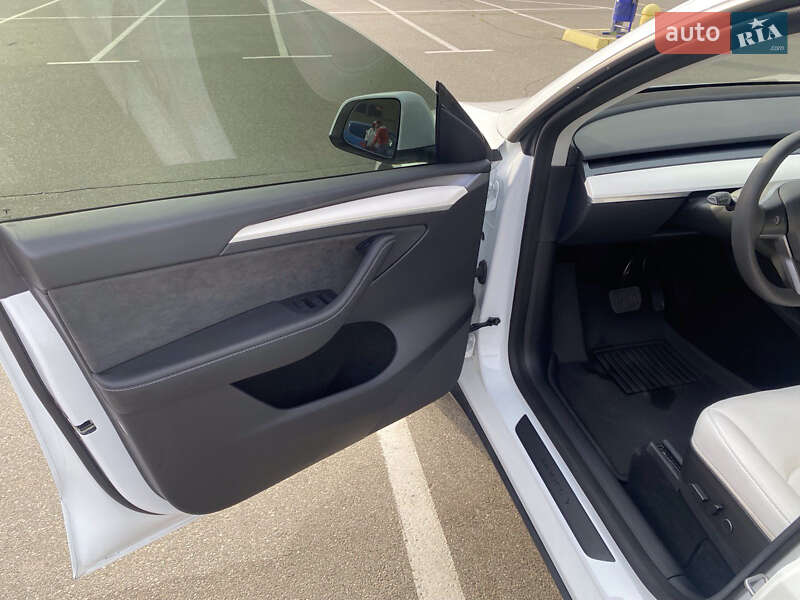 Внедорожник / Кроссовер Tesla Model Y 2022 в Киеве