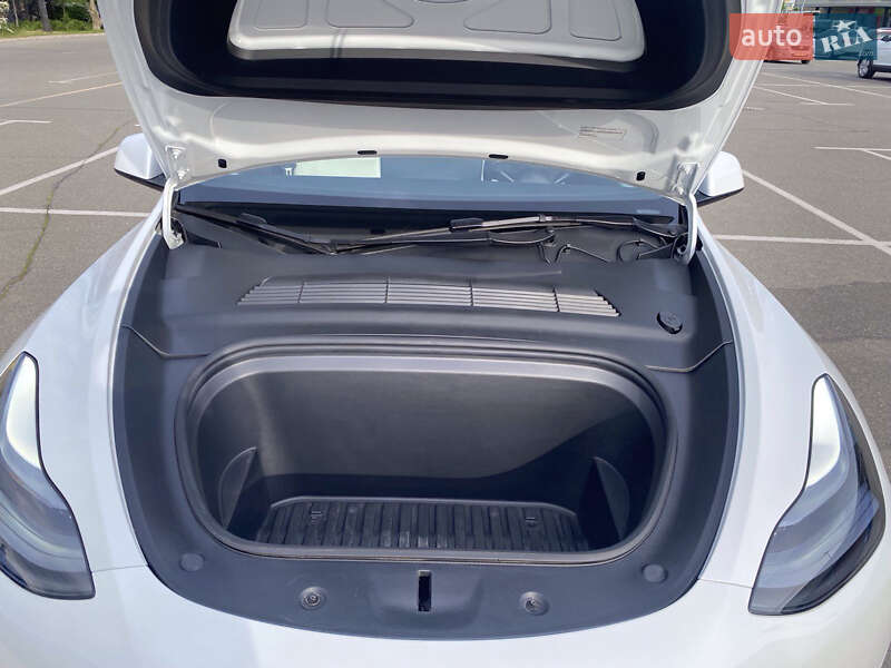 Внедорожник / Кроссовер Tesla Model Y 2022 в Киеве
