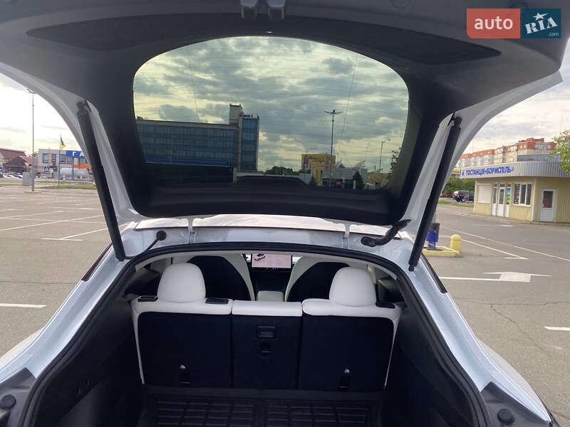 Внедорожник / Кроссовер Tesla Model Y 2022 в Киеве