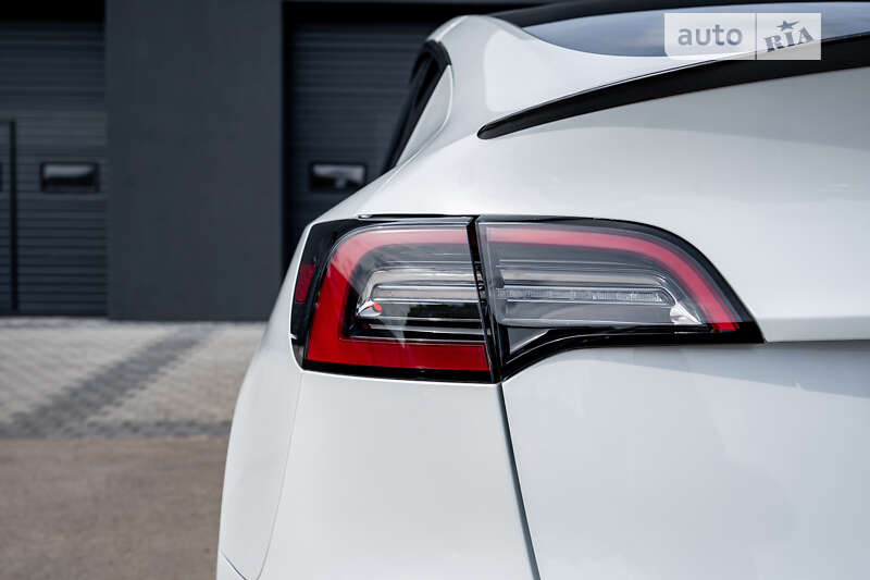 Внедорожник / Кроссовер Tesla Model Y 2022 в Киеве