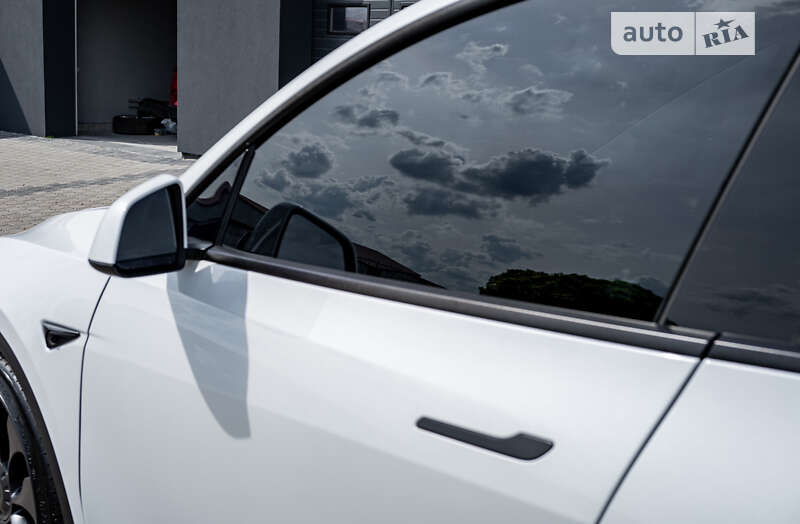 Внедорожник / Кроссовер Tesla Model Y 2022 в Киеве