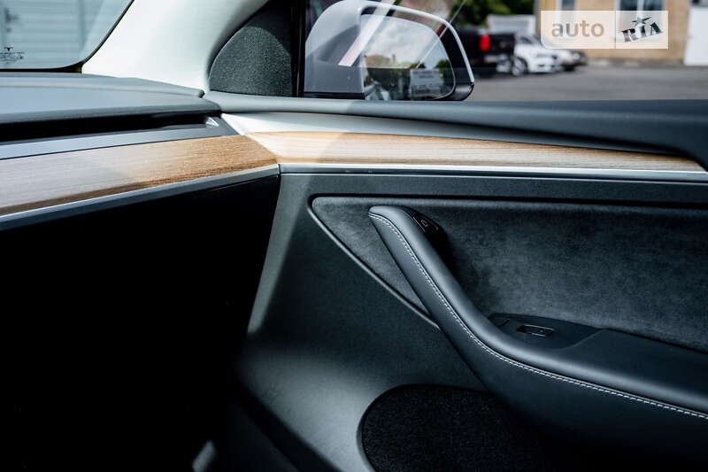 Внедорожник / Кроссовер Tesla Model Y 2022 в Киеве