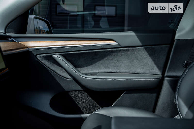 Внедорожник / Кроссовер Tesla Model Y 2022 в Киеве