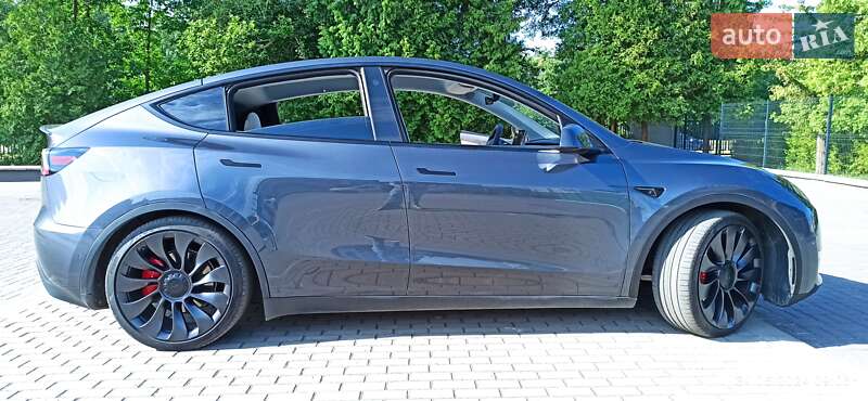 Позашляховик / Кросовер Tesla Model Y 2022 в Львові