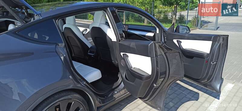 Позашляховик / Кросовер Tesla Model Y 2022 в Львові