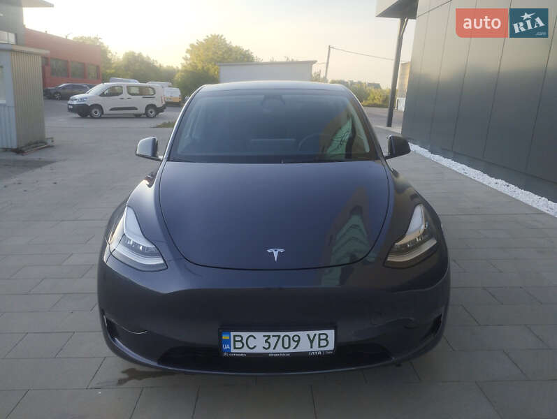Tesla Model Y 2023