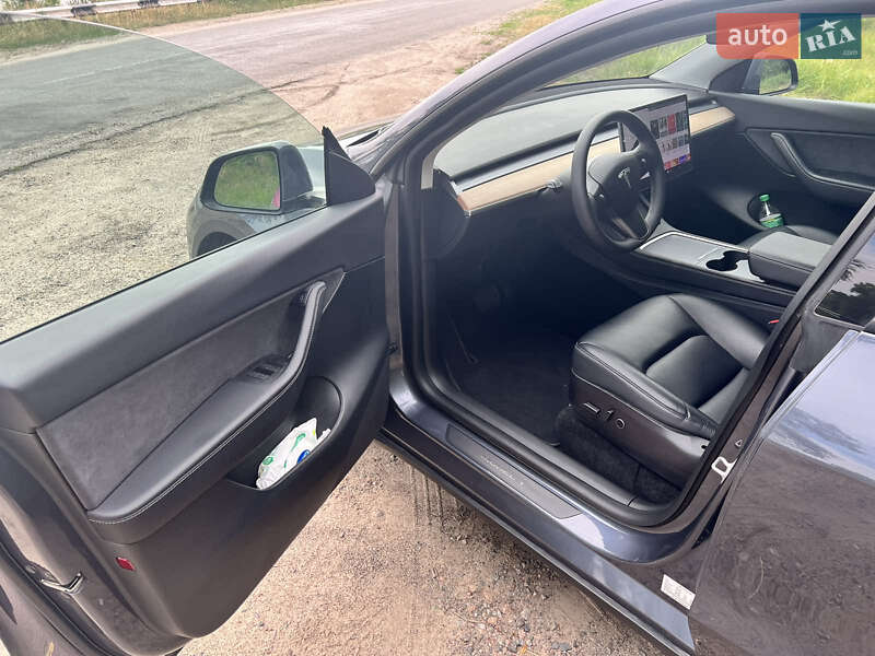 Внедорожник / Кроссовер Tesla Model Y 2021 в Киеве