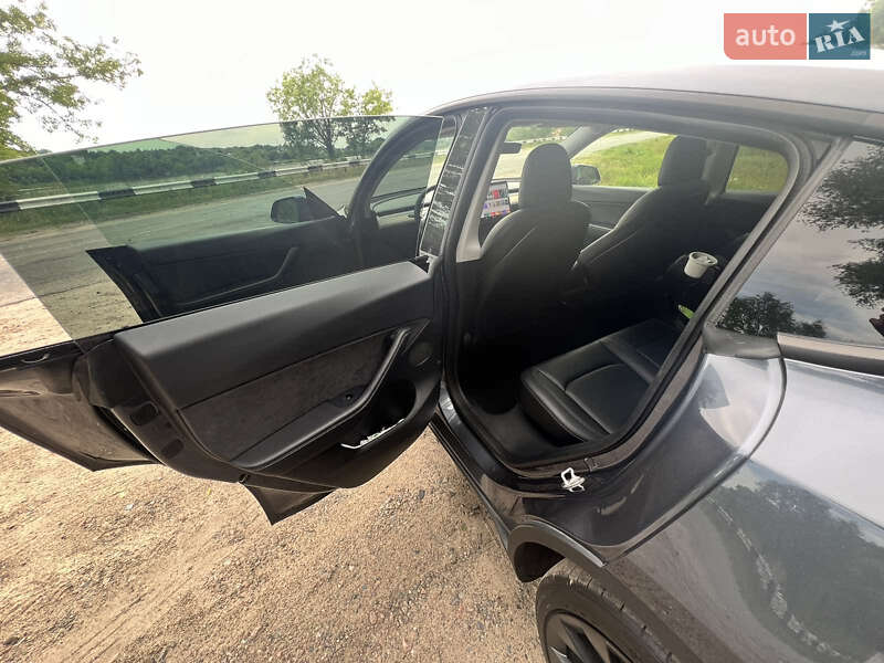 Внедорожник / Кроссовер Tesla Model Y 2021 в Киеве
