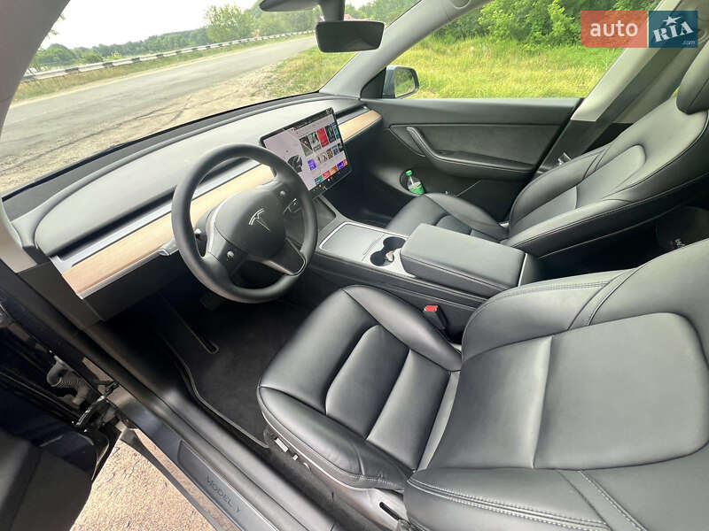 Внедорожник / Кроссовер Tesla Model Y 2021 в Киеве