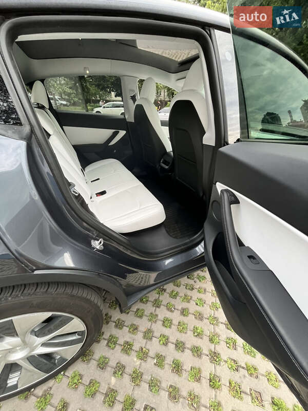 Позашляховик / Кросовер Tesla Model Y 2021 в Києві