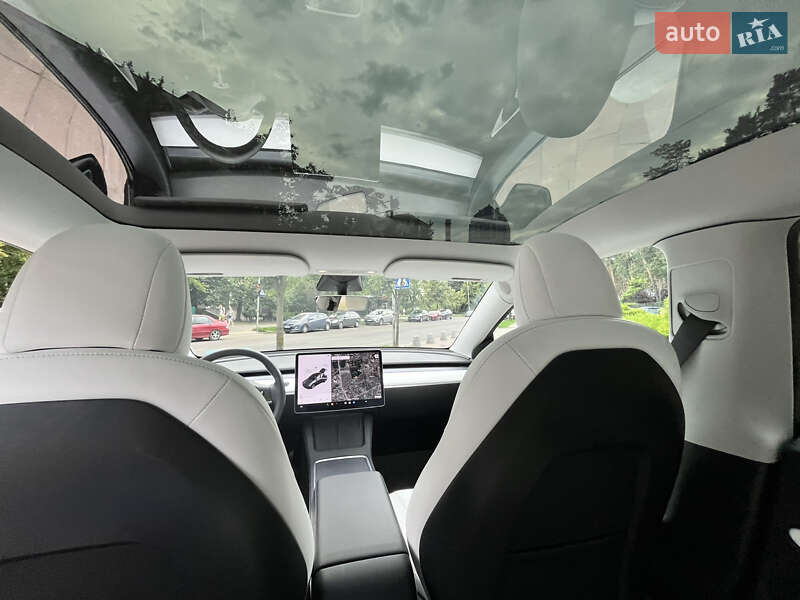Позашляховик / Кросовер Tesla Model Y 2021 в Києві