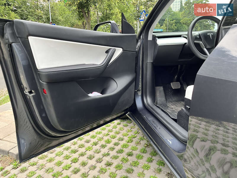 Позашляховик / Кросовер Tesla Model Y 2021 в Києві