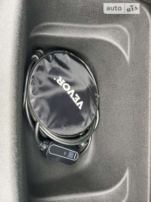 Внедорожник / Кроссовер Tesla Model Y 2023 в Львове