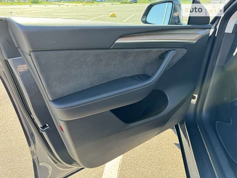 Внедорожник / Кроссовер Tesla Model Y 2022 в Киеве