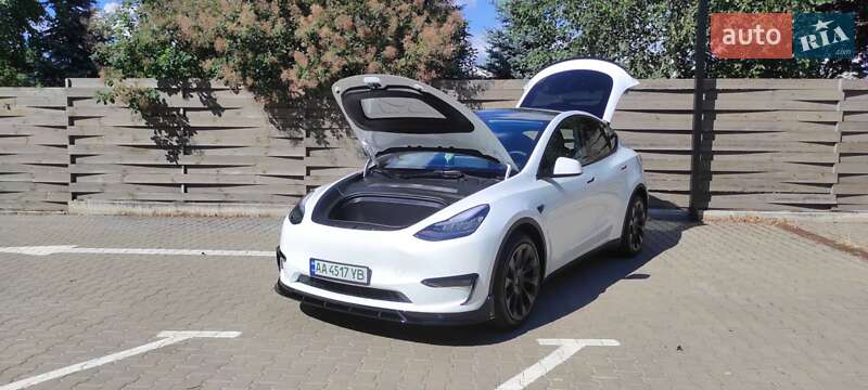 Внедорожник / Кроссовер Tesla Model Y 2020 в Киеве