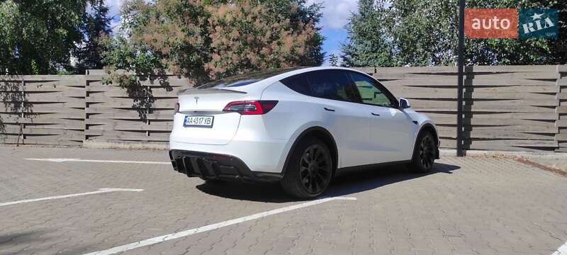 Внедорожник / Кроссовер Tesla Model Y 2020 в Киеве