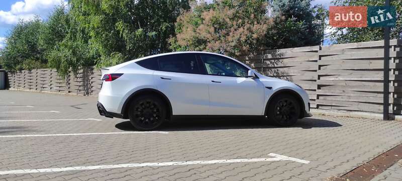 Внедорожник / Кроссовер Tesla Model Y 2020 в Киеве