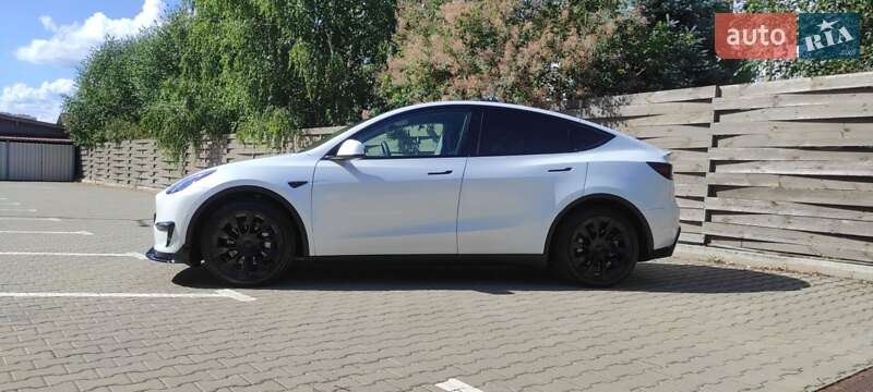 Внедорожник / Кроссовер Tesla Model Y 2020 в Киеве