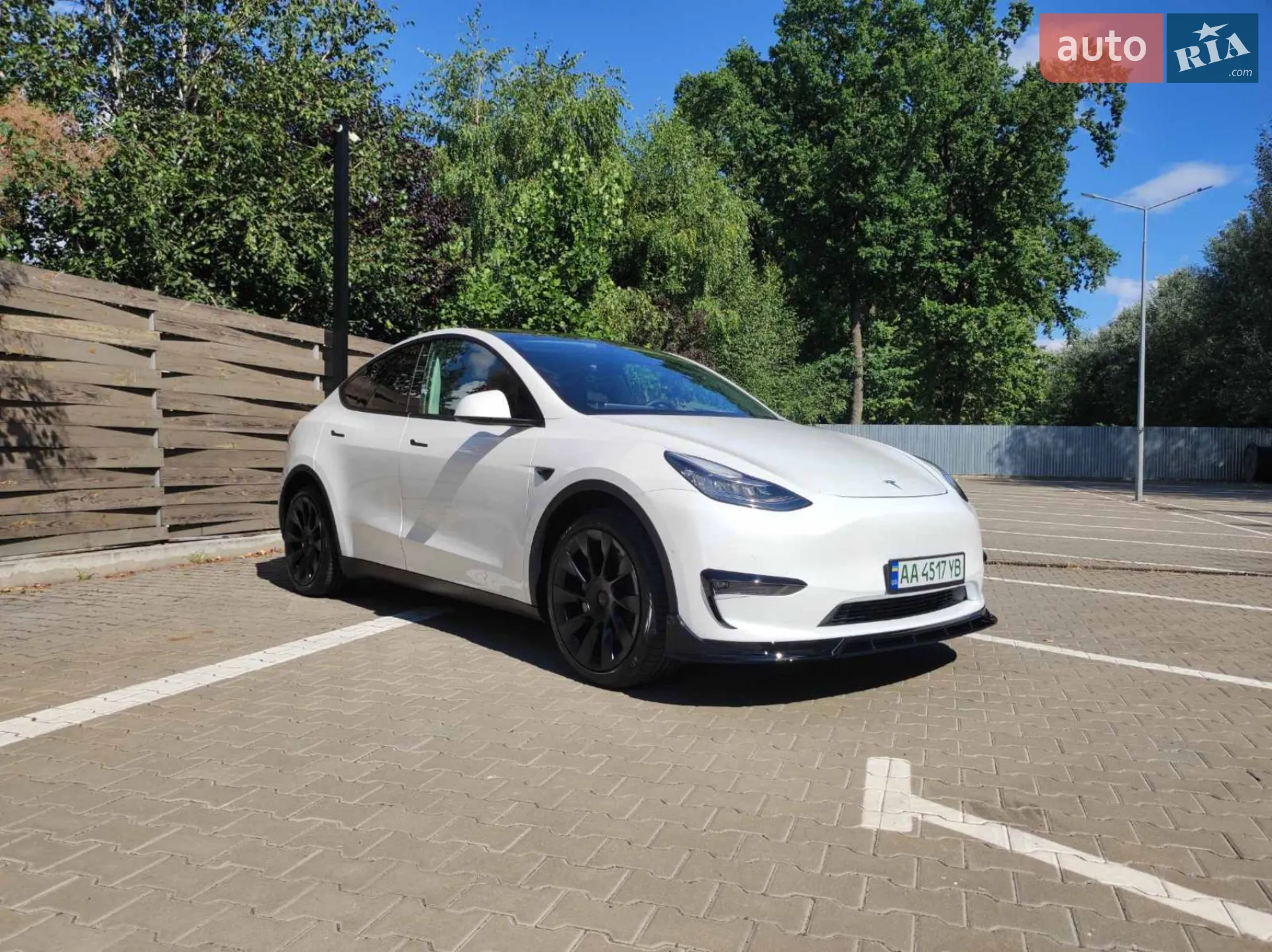 2020 Tesla Model Y - фото 1