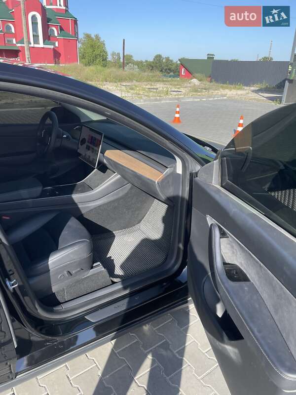 Позашляховик / Кросовер Tesla Model Y 2020 в Кам'янському