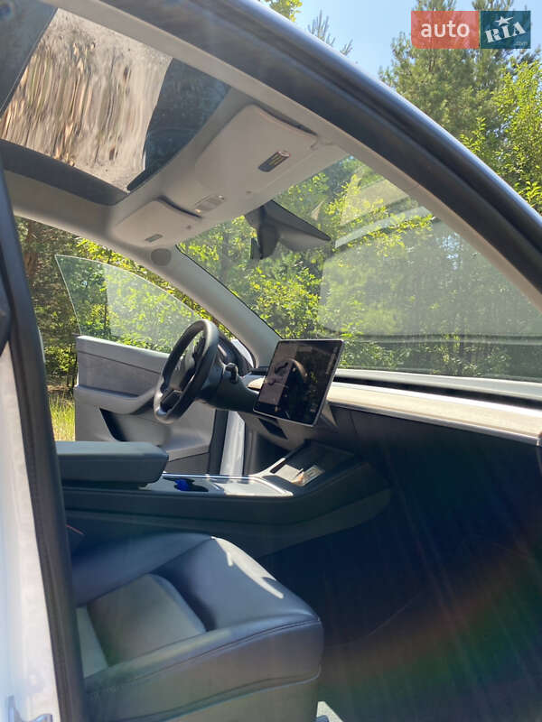 Внедорожник / Кроссовер Tesla Model Y 2021 в Киеве