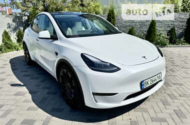 Внедорожник / Кроссовер Tesla Model Y 2023 в Ровно