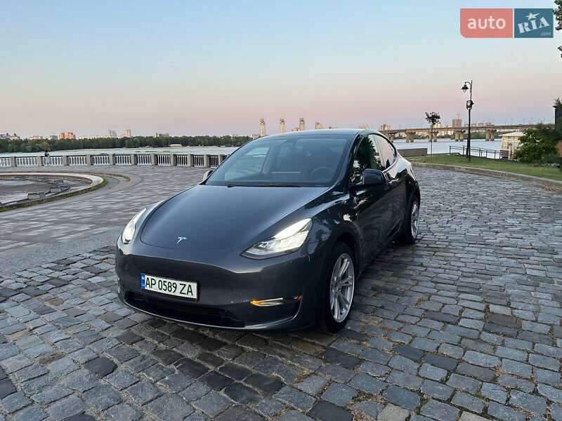 Tesla Model Y 2023
