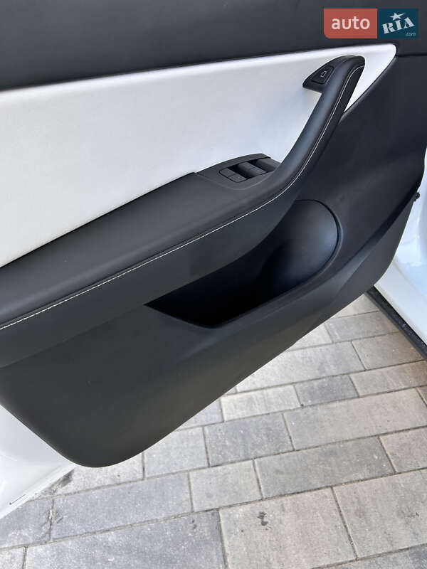 Внедорожник / Кроссовер Tesla Model Y 2022 в Киеве