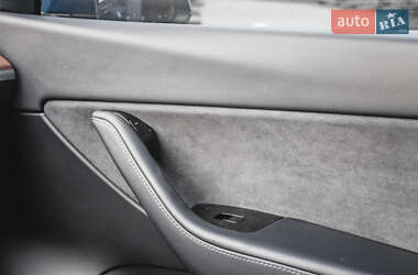 Внедорожник / Кроссовер Tesla Model Y 2020 в 