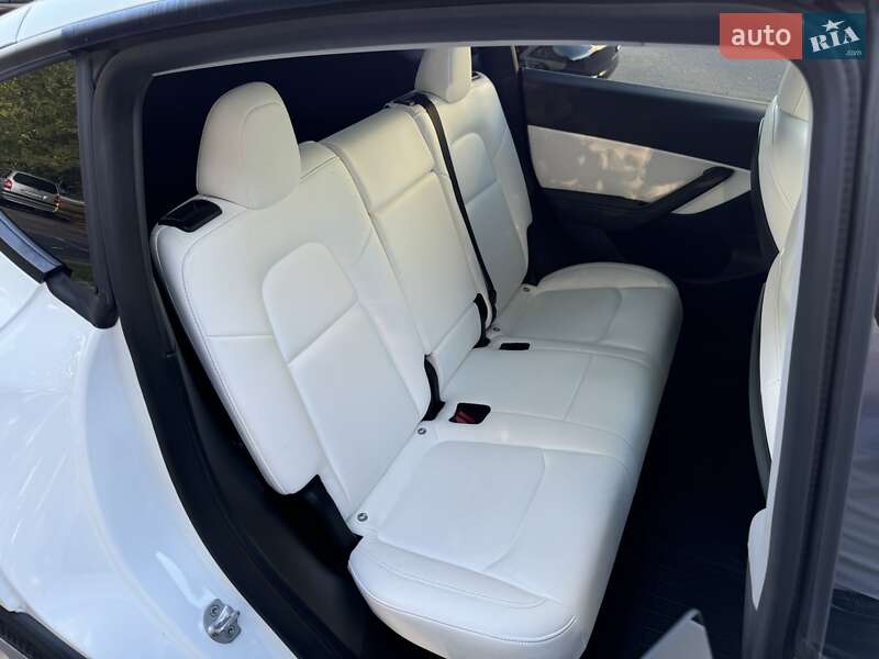 Позашляховик / Кросовер Tesla Model Y 2021 в Львові
