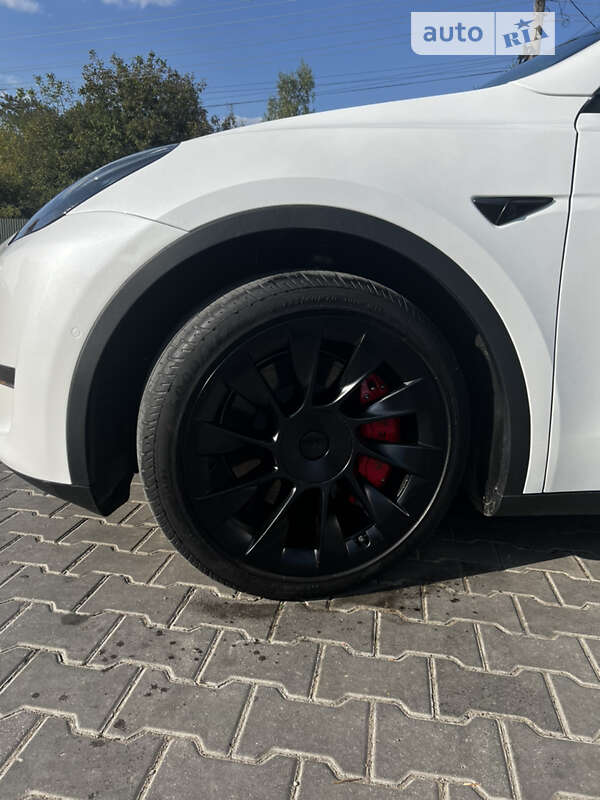 Позашляховик / Кросовер Tesla Model Y 2022 в Чернівцях фото 8 Позашляховик / Кросовер Tesla Model Y 2022 в Чернівцях
