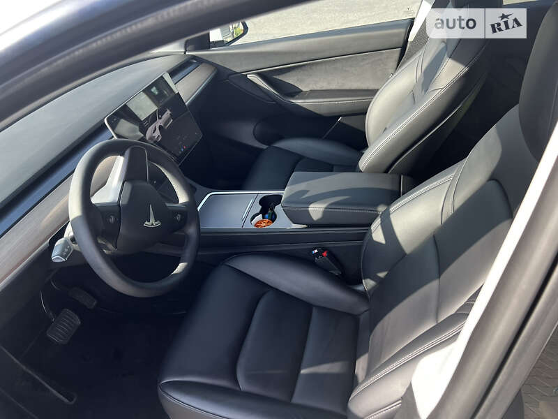 Позашляховик / Кросовер Tesla Model Y 2022 в Чернівцях фото 10 Позашляховик / Кросовер Tesla Model Y 2022 в Чернівцях