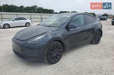 Tesla Model Y 2024