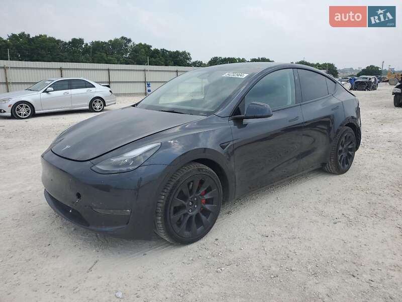 Внедорожник / Кроссовер Tesla Model Y 2024 в Киеве