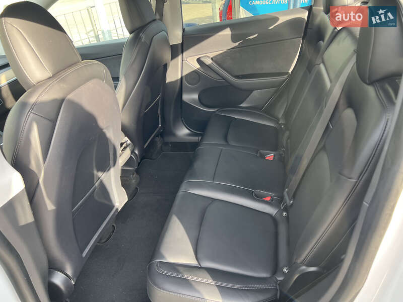Внедорожник / Кроссовер Tesla Model Y 2021 в Киеве