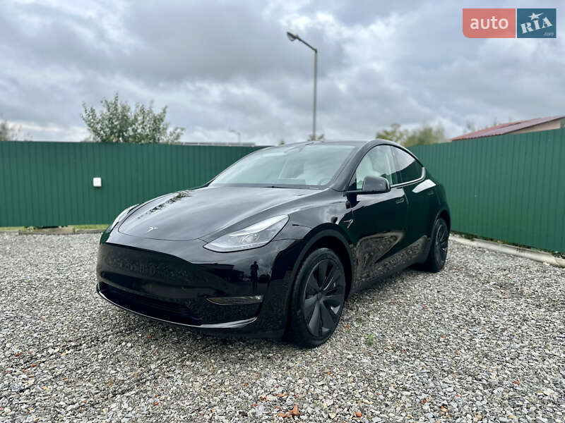 Tesla Model Y 2023