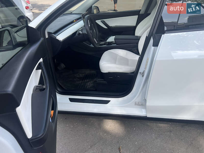 Внедорожник / Кроссовер Tesla Model Y 2020 в Тернополе