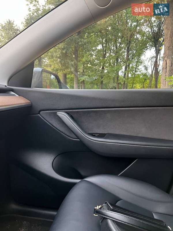 Позашляховик / Кросовер Tesla Model Y 2020 в Києві фото 16 Позашляховик / Кросовер Tesla Model Y 2020 в Києві