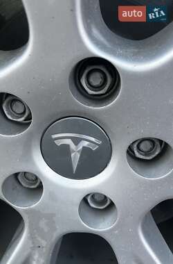 Внедорожник / Кроссовер Tesla Model Y 2021 в 