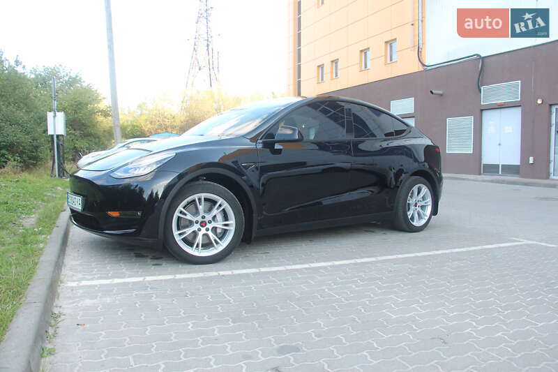 Внедорожник / Кроссовер Tesla Model Y 2021 в Львове