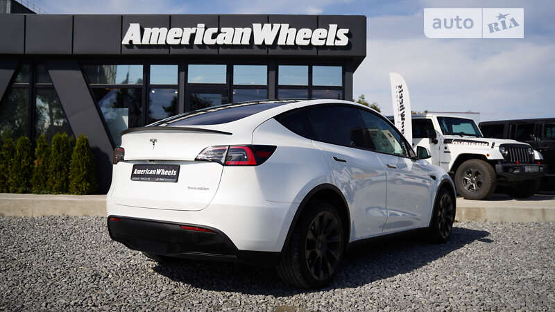 Позашляховик / Кросовер Tesla Model Y 2021 в Чернівцях