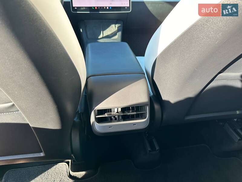 Внедорожник / Кроссовер Tesla Model Y 2021 в Ивано-Франковске