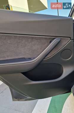 Внедорожник / Кроссовер Tesla Model Y 2021 в 