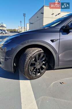 Внедорожник / Кроссовер Tesla Model Y 2021 в 