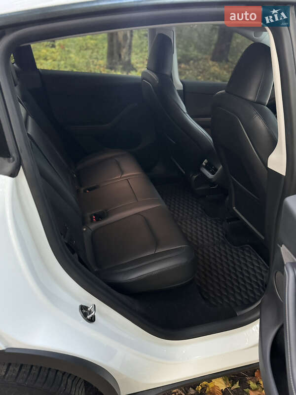 Внедорожник / Кроссовер Tesla Model Y 2022 в Тернополе фото 36 Внедорожник / Кроссовер Tesla Model Y 2022 в Тернополе
