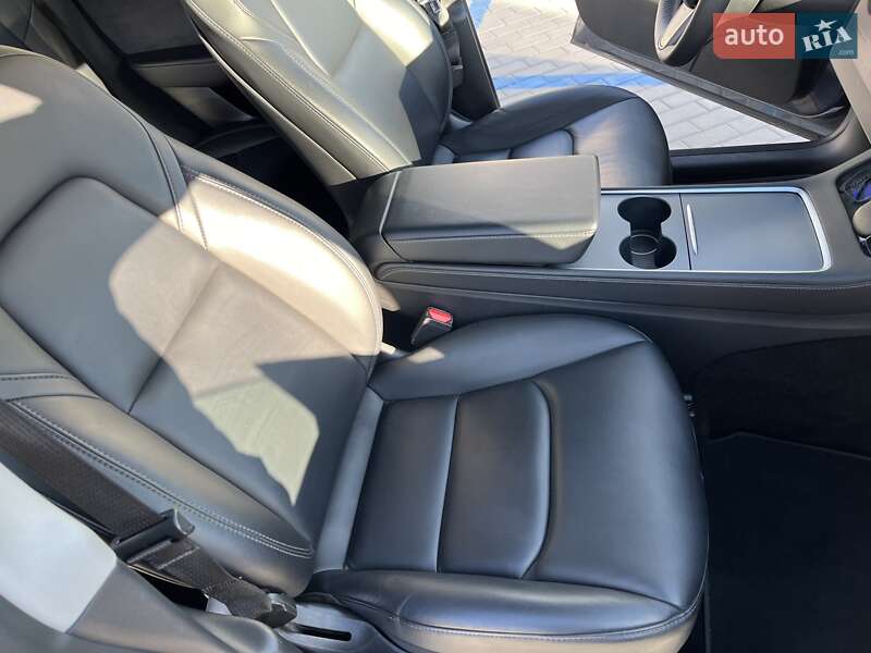 Внедорожник / Кроссовер Tesla Model Y 2021 в Днепре