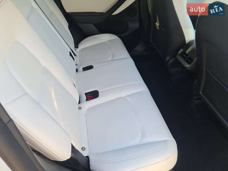 Позашляховик / Кросовер Tesla Model Y 2021 в Новомосковську