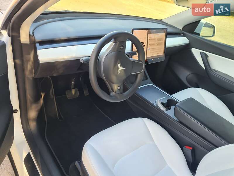 Позашляховик / Кросовер Tesla Model Y 2021 в Новомосковську