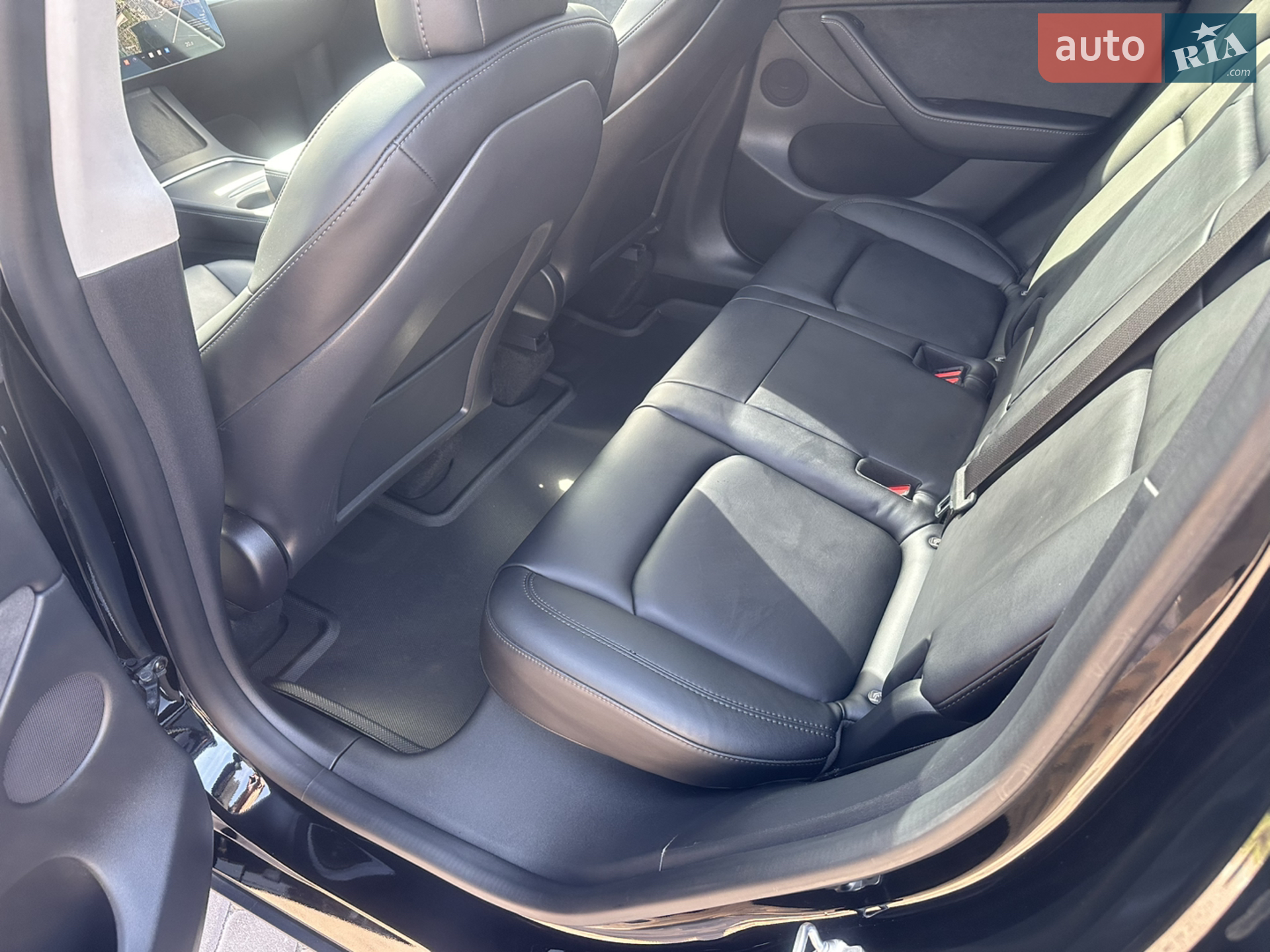 2021 Tesla Model Y - мініатюра 8