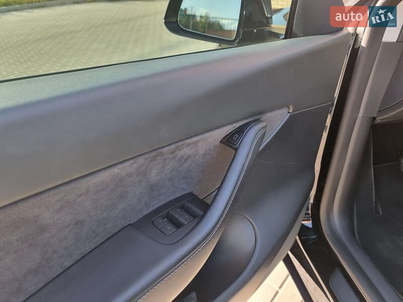 Позашляховик / Кросовер Tesla Model Y 2022 в Білій Церкві